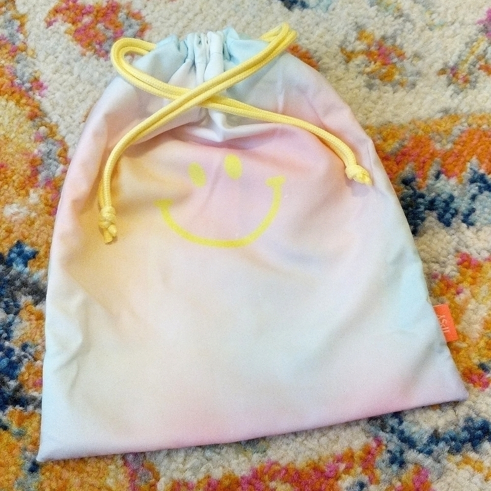 ipsy Happy Vibes Tie Dyed Pastel Smiley Face Glam Bag Plus January 2022